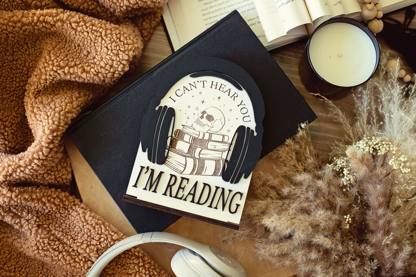 ROMANTASY PRE-ORDER I can't Hear you I'm Reading Sign